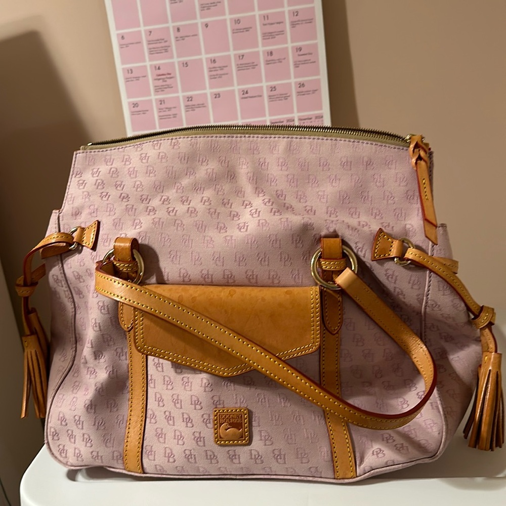 Dooney & Bourke large pocketbook